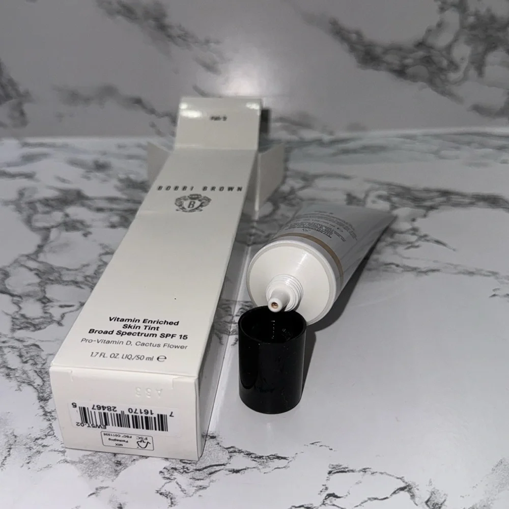 NWT Bobbi Brown vitamin enriched skin tint: Fair 2 Never used Still in box